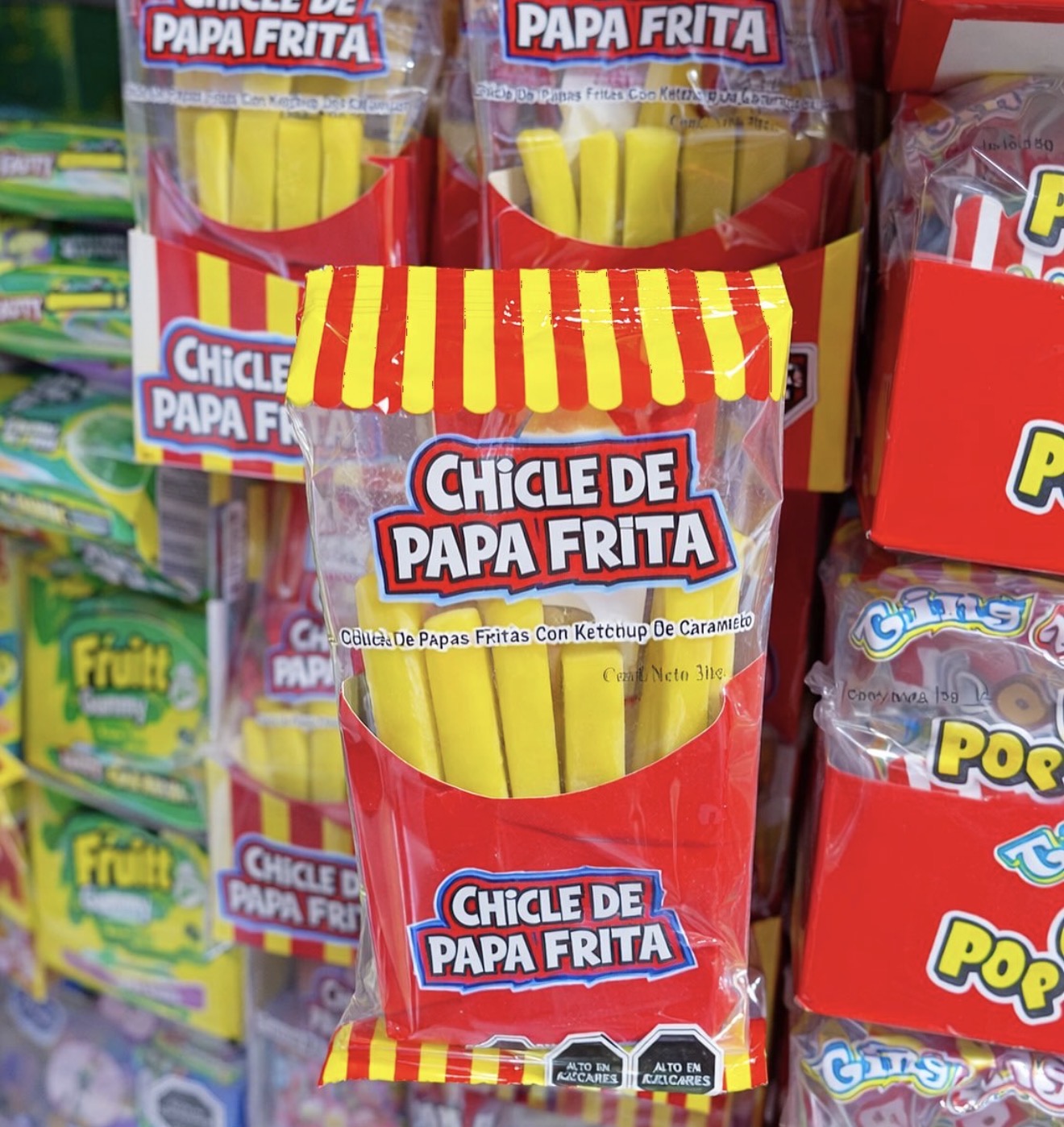 Caja de 24 chicles de forma de papas fritas